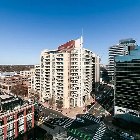 2Br Central Apartment Spacious Layout & Balcony
